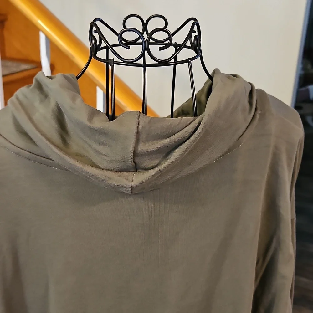 👚Banana Republic Cowl Neck Sweater in Olive